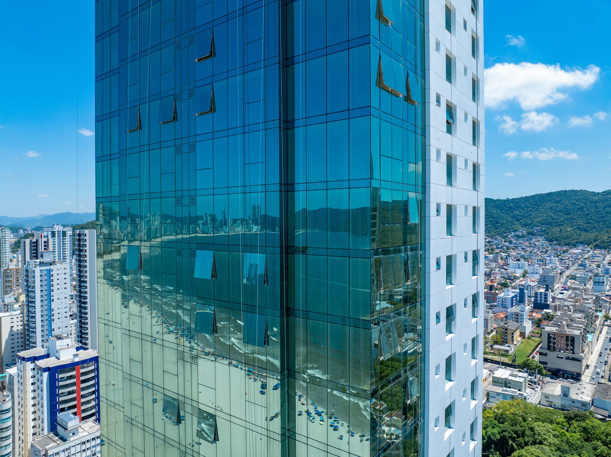 beamless skyscraper nears completion in balneario camboriu - 24939