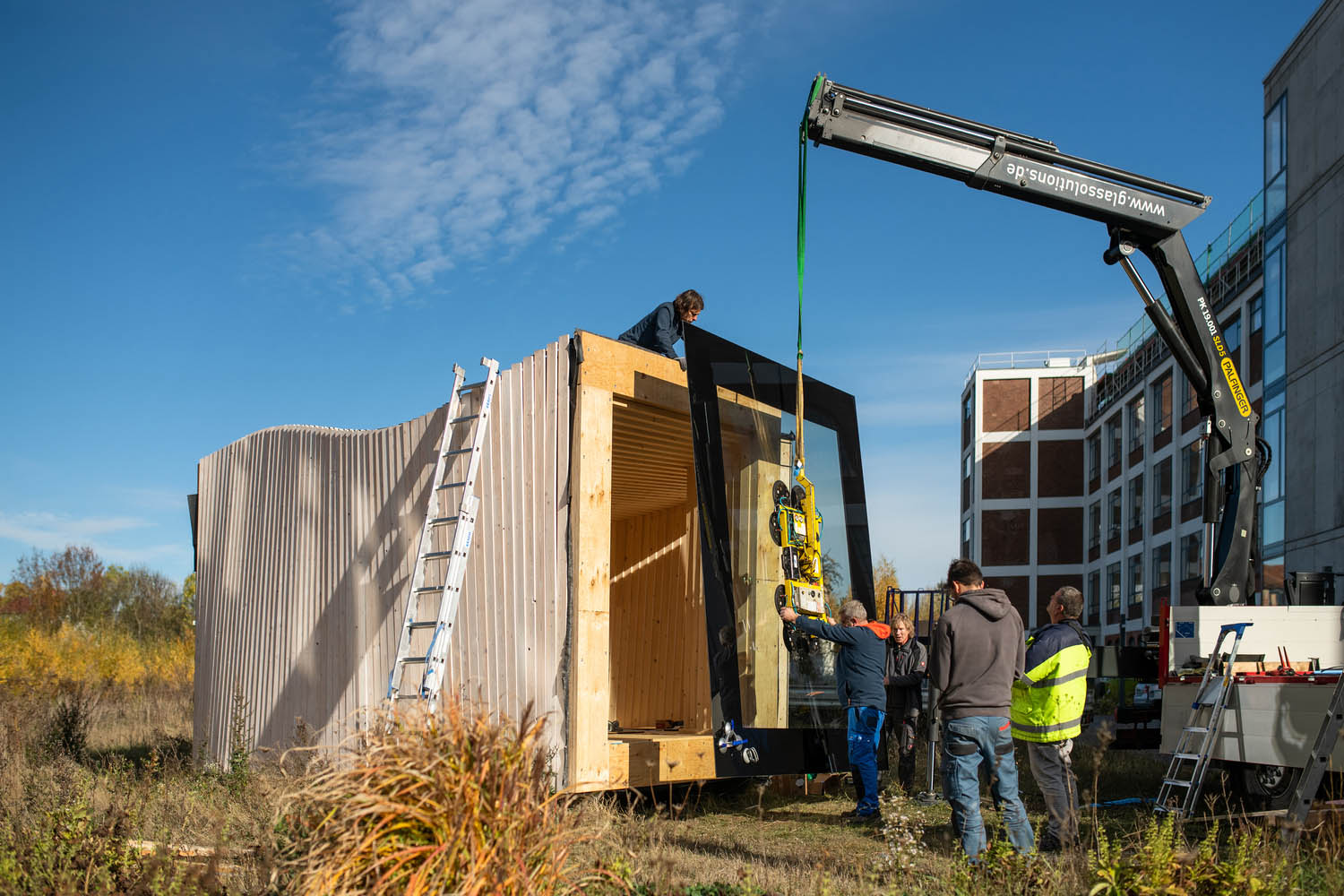 10 Innovative Cabins That Experiment With Their Materials - 10086
