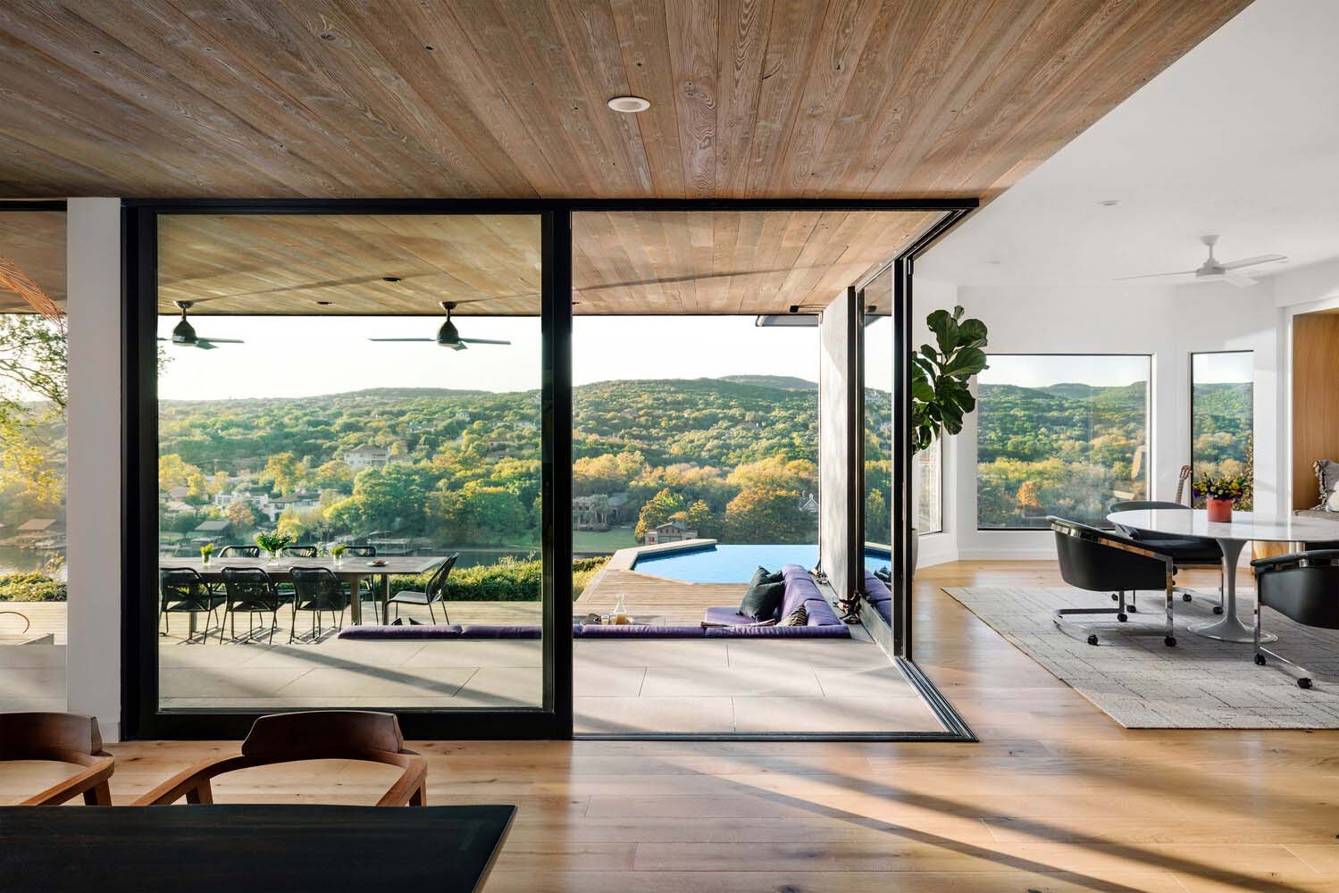 The Evolution of Large Scale Windows Towards Unobstructed, Uninterrupted Views - 10778