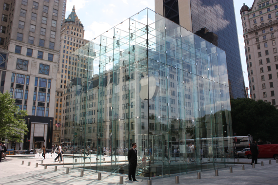 اسکلتهای شیشهای سازهای، یک تحول بنیادین در مهندسی معماری بهشمار میآیند؛ زیرا شیشه را از یک عنصر صرفاً زیباییشناختی به یک مصالح اصلی باربر تبدیل میکنند.