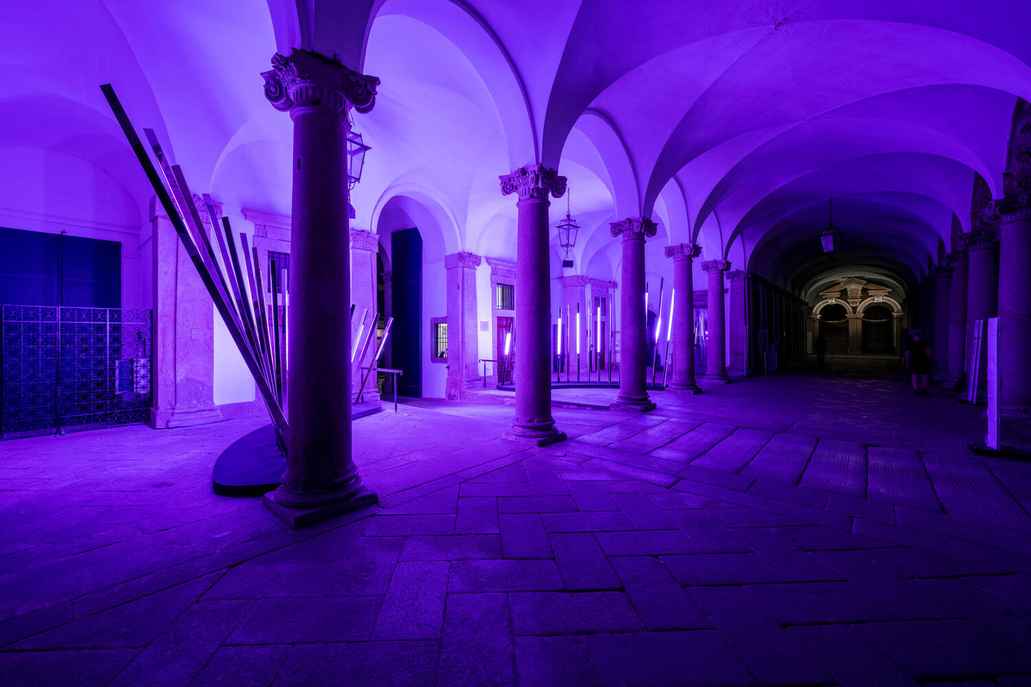 Transforming Traditional Architecture With Atmospheric Lighting Design - 10588