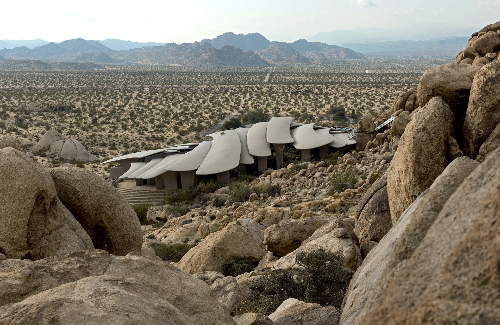 15 Stunning Homes Built Into Nature - 8931