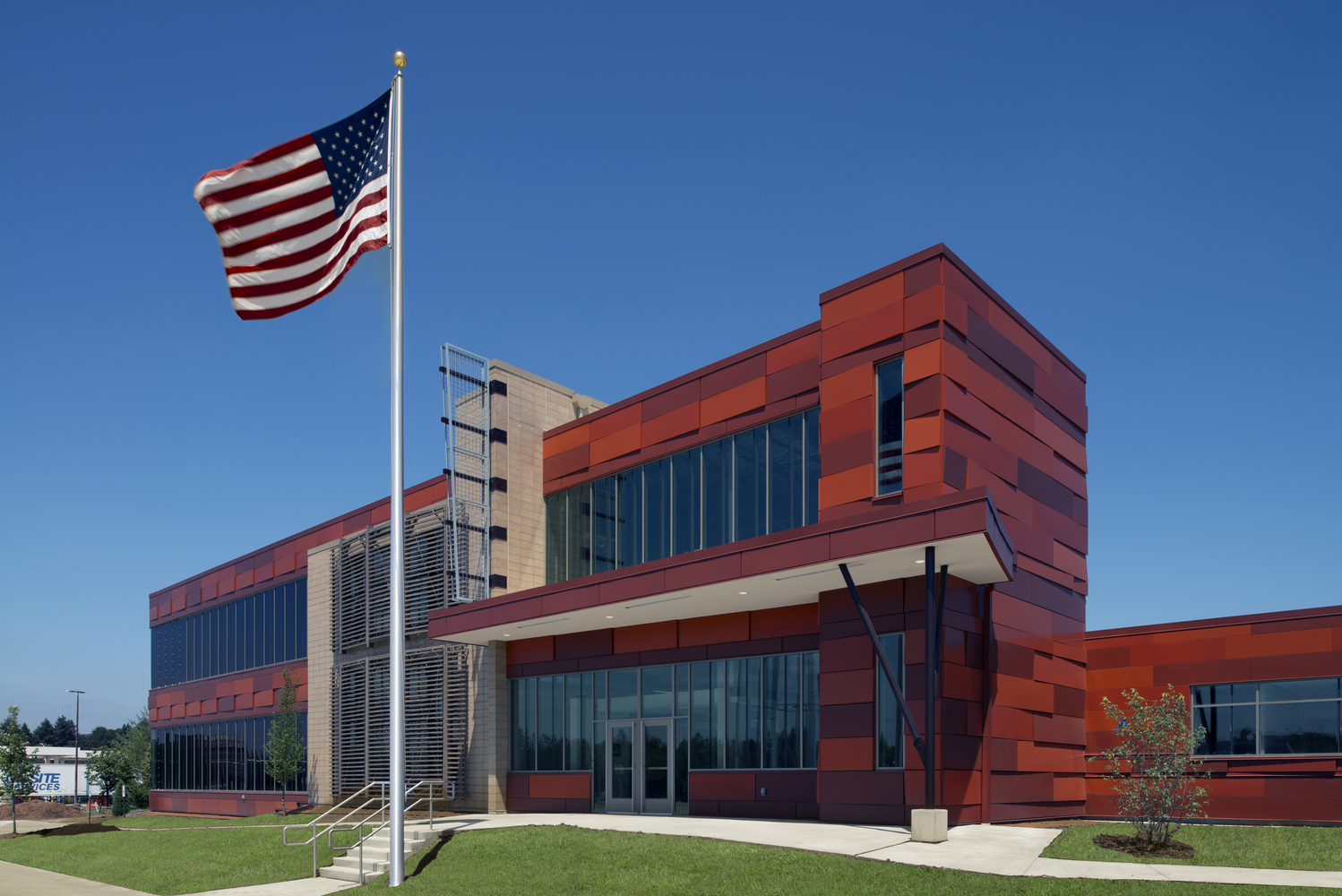 Angled Metal Panels for Modular Creative and Sustainable Façades - 10032