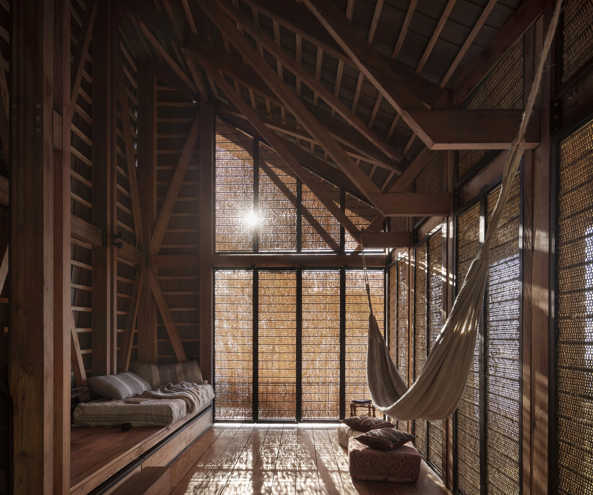 10 Houses with Sofas Built in to the Architecture - 14400