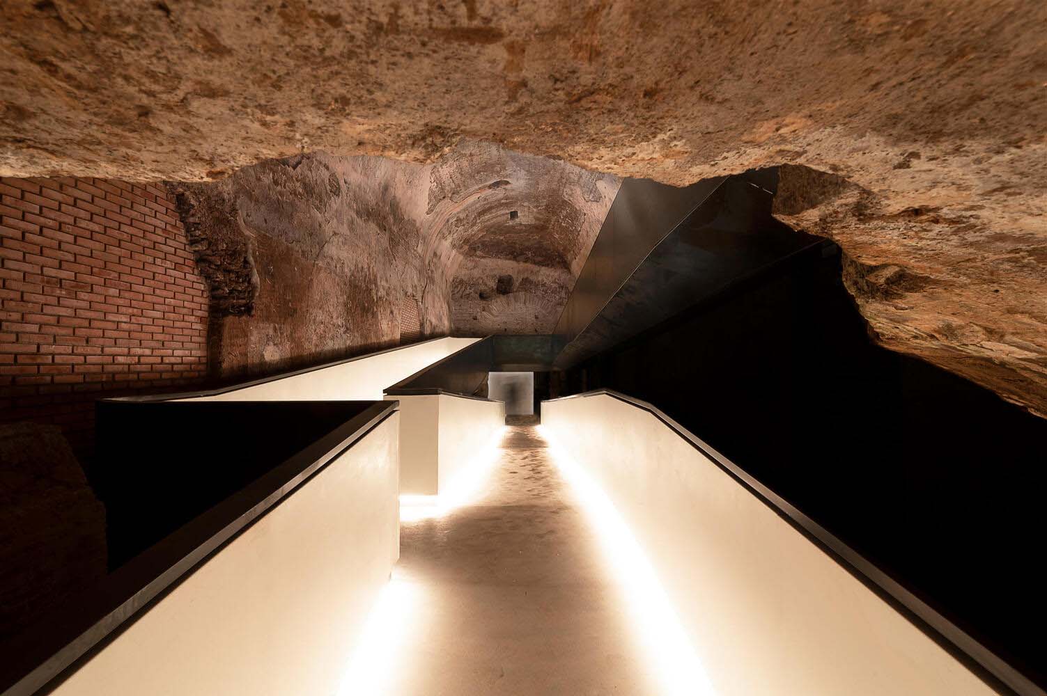 Transforming Traditional Architecture With Atmospheric Lighting Design - 10596