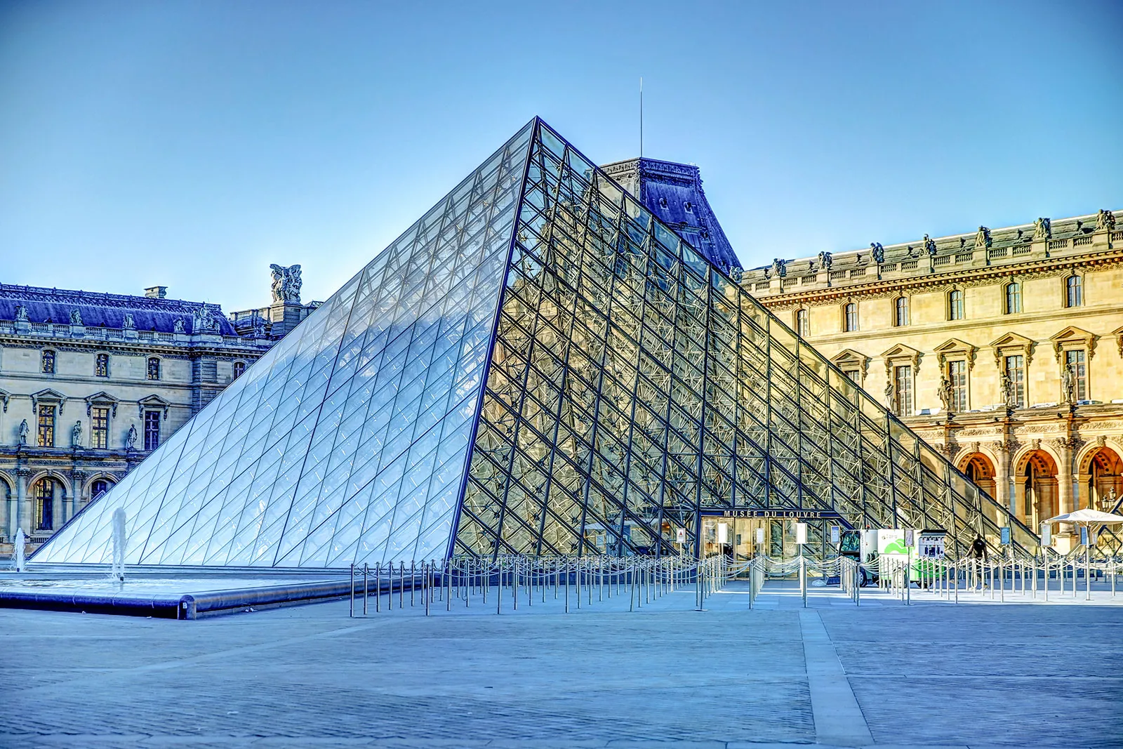 Louvre Pyramid (پاریس)