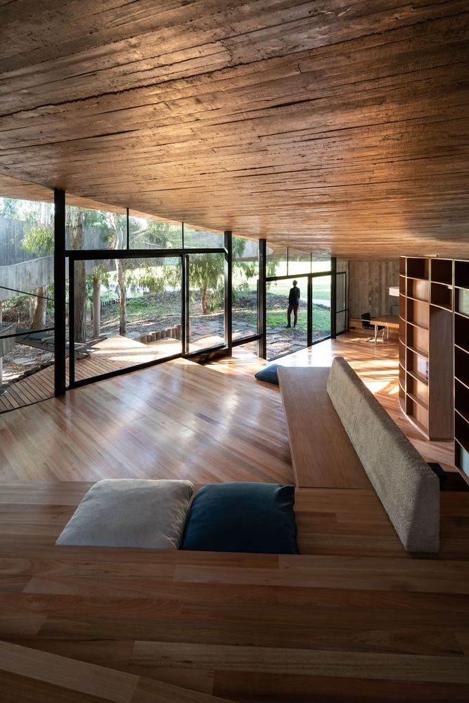 10 Houses with Sofas Built in to the Architecture - 14410