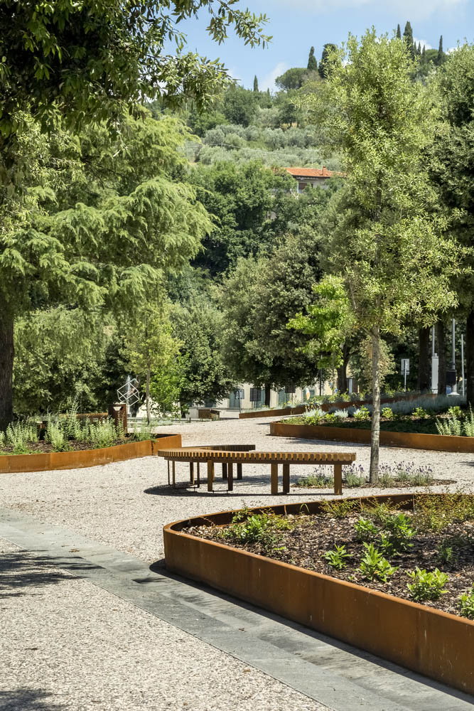Piazza Matteotti Public Gardens Pool landscape - 20567