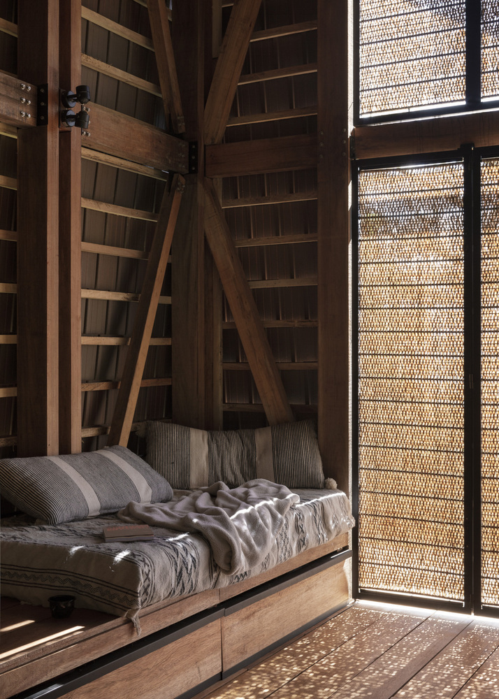 10 Houses with Sofas Built in to the Architecture - 14403