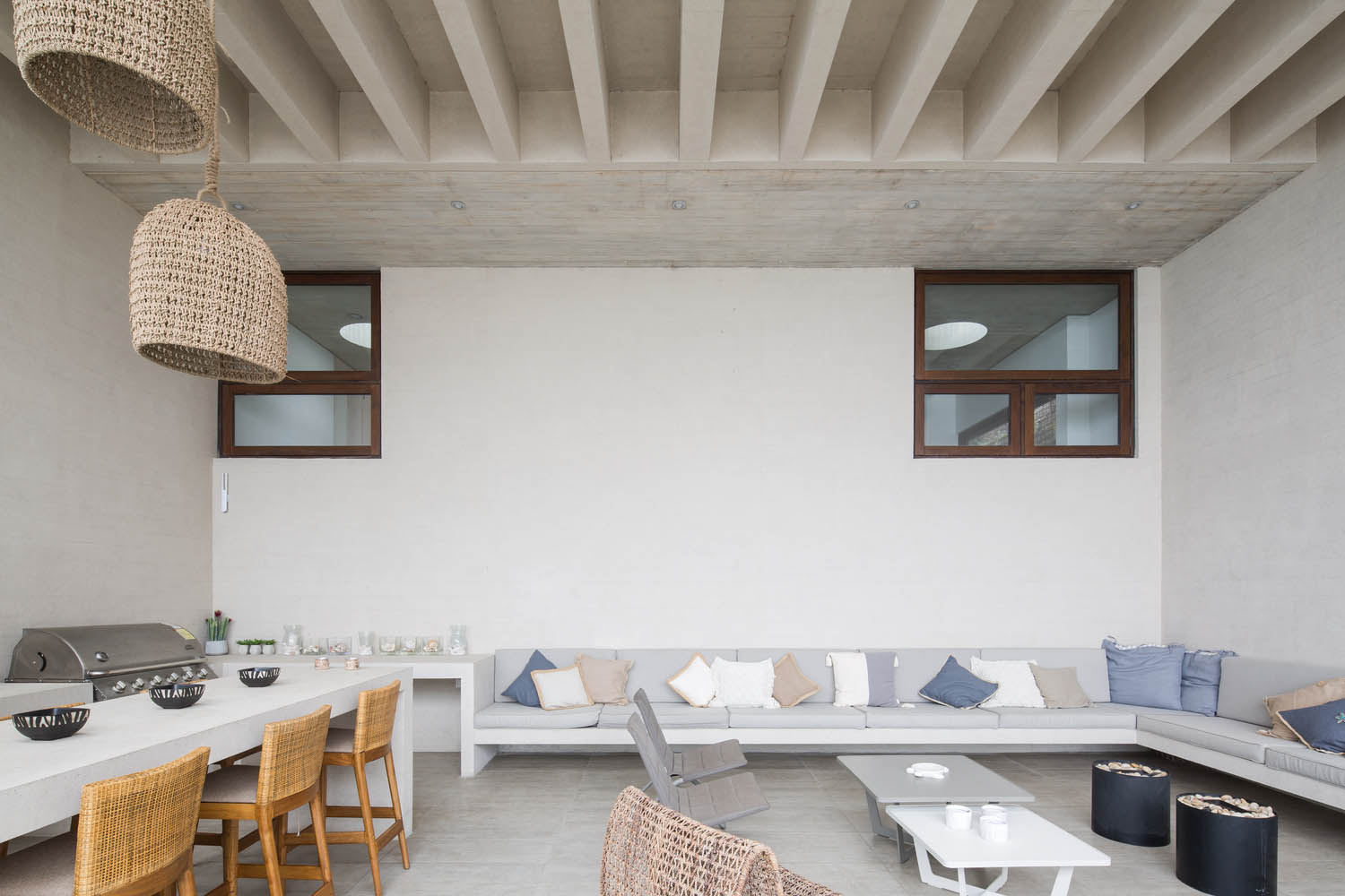 10 Houses with Sofas Built in to the Architecture - 14407
