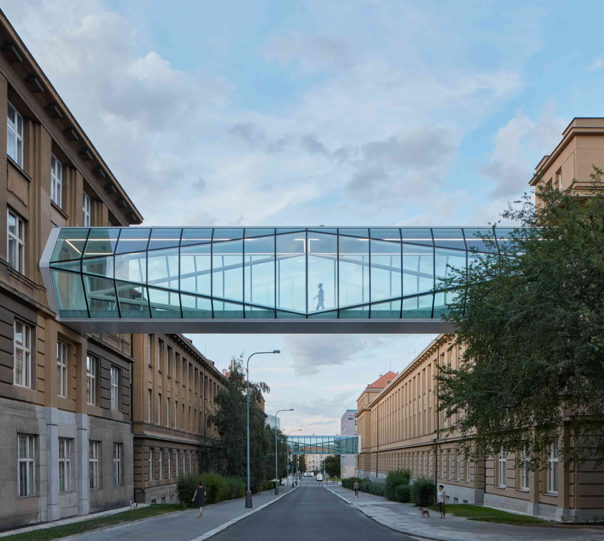 6 Spectacular Skybridges Uplifting the Urban Landscape - 14223