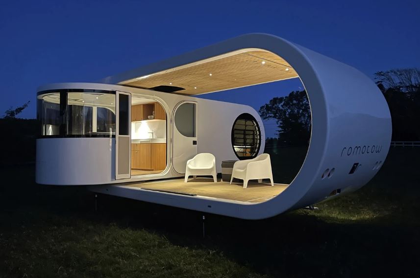 THIS TRAVEL TRAILER SWIVELS 90DEGREES TO TRANSFORM FROM CLOSED CABIN INTO OPEN LIVING TINY HOME - 10929