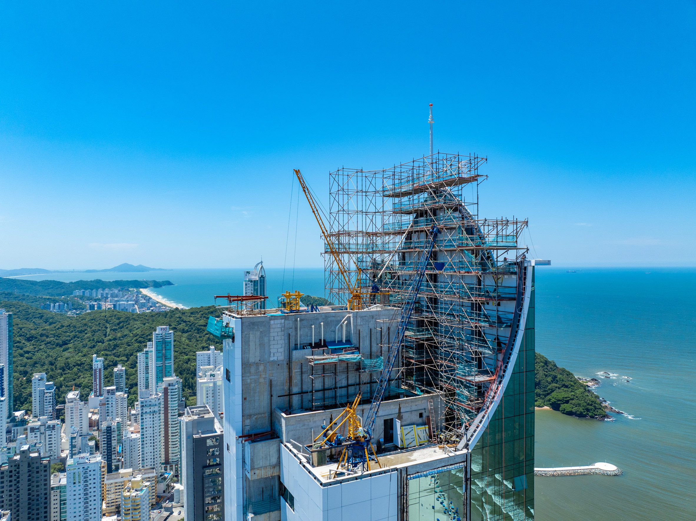 beamless skyscraper nears completion in balneario camboriu - 24940