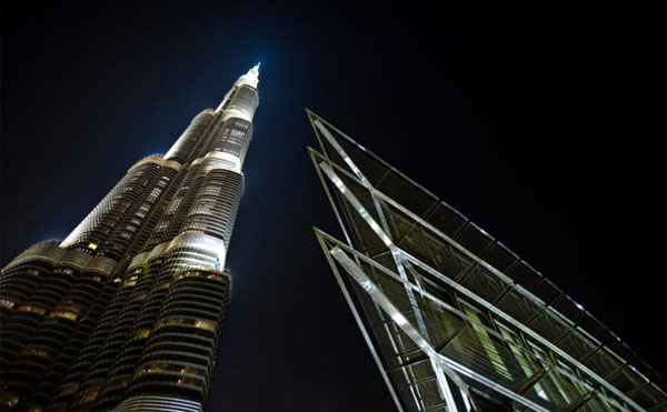 داستان باورنکردنی چگونگی انتقال فاضلاب های برج خلیفه به خارج از شهرThe Incredible Story Of How The Burj Khalifa’s Poop is Trucked Out of Town