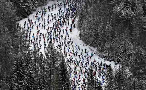 تونل‌های بتنی و یخ‌های دائمی: چگونه سوئد آیندۀ اسکی را تثبیت می‌کند؟