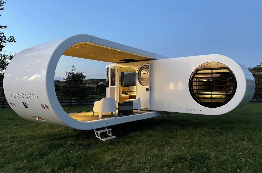 THIS TRAVEL TRAILER SWIVELS 90DEGREES TO TRANSFORM FROM CLOSED CABIN INTO OPEN LIVING TINY HOME - 10931