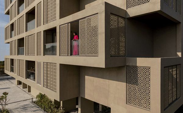 ساختمان مسکونی اسکرین 504 / معماران سانجای پوری