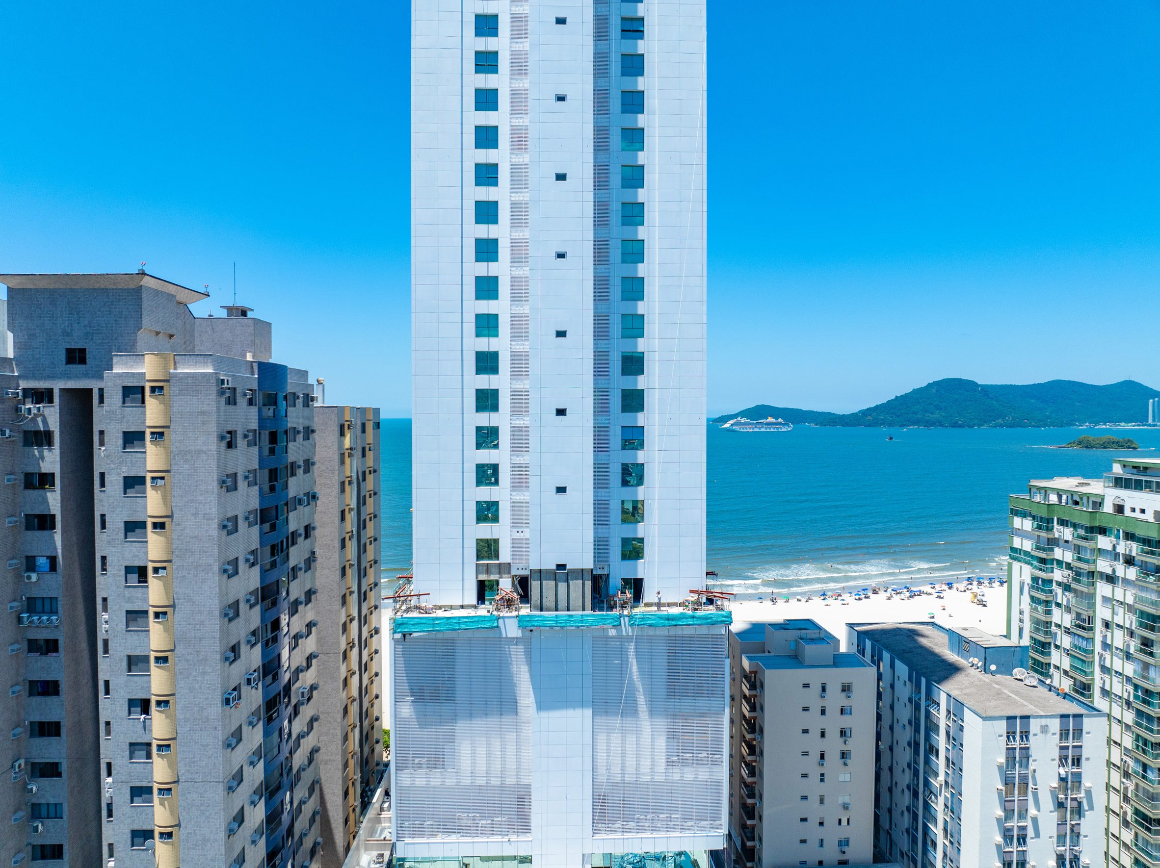 beamless skyscraper nears completion in balneario camboriu - 24943