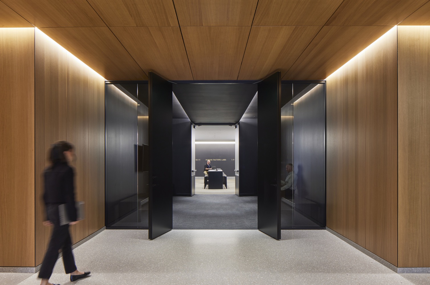 شرکت معماری اس او ام  با همکاری آتلیه Ten، این مرکز جدید را برای داشتن عملکرد بالا در تاب آوری و پایداری طراحی کرد.