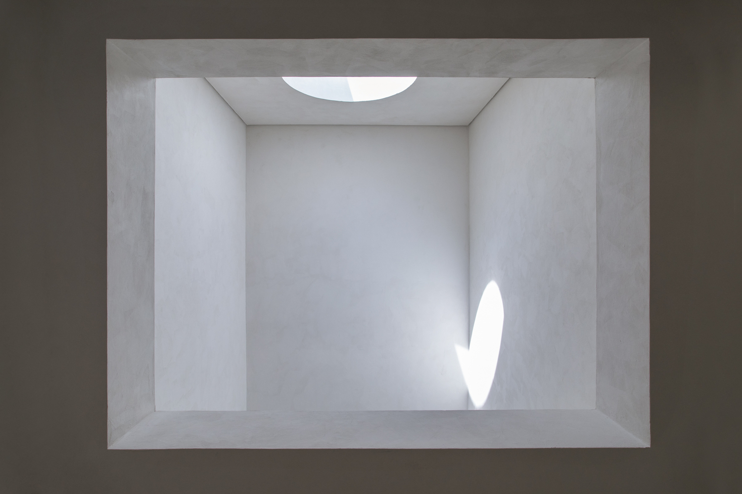 Functional And Symbolic Circular Skylights in Homes and Public Buildings - 10754