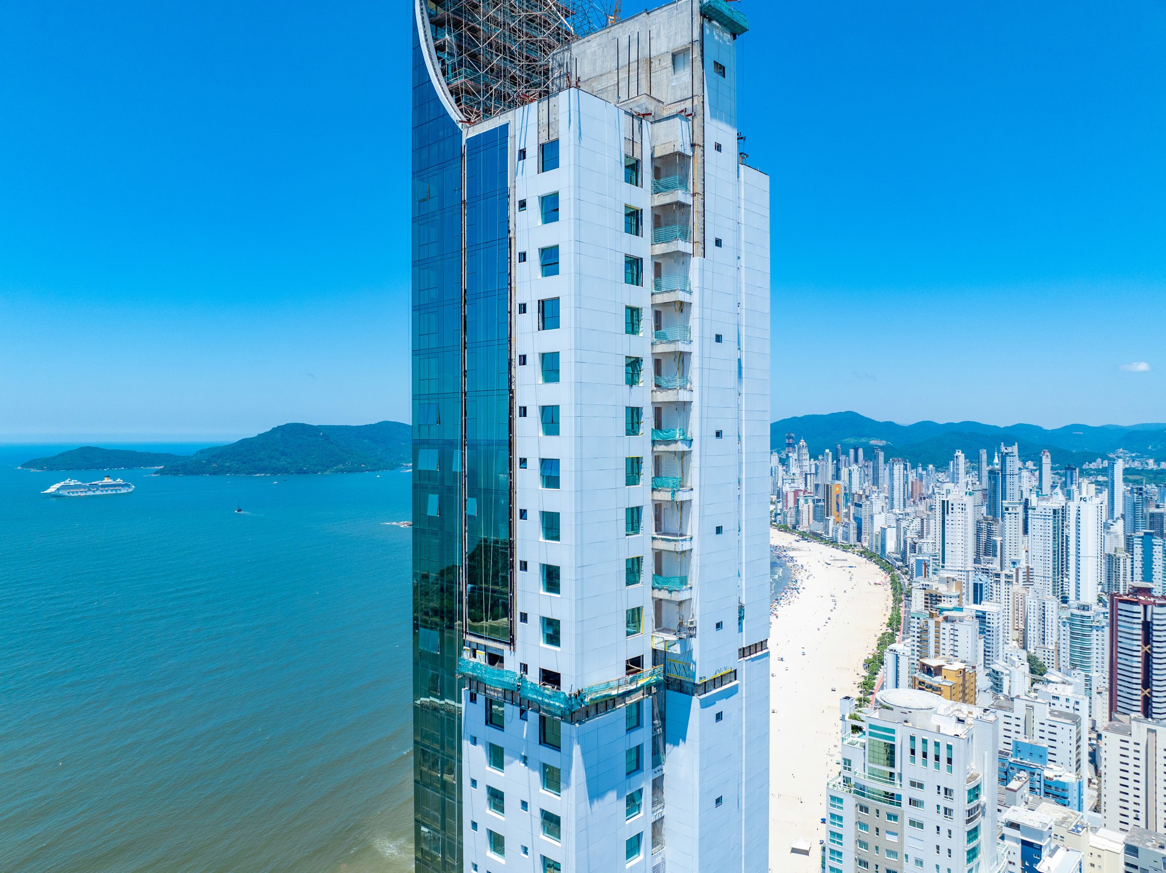 beamless skyscraper nears completion in balneario camboriu - 24942