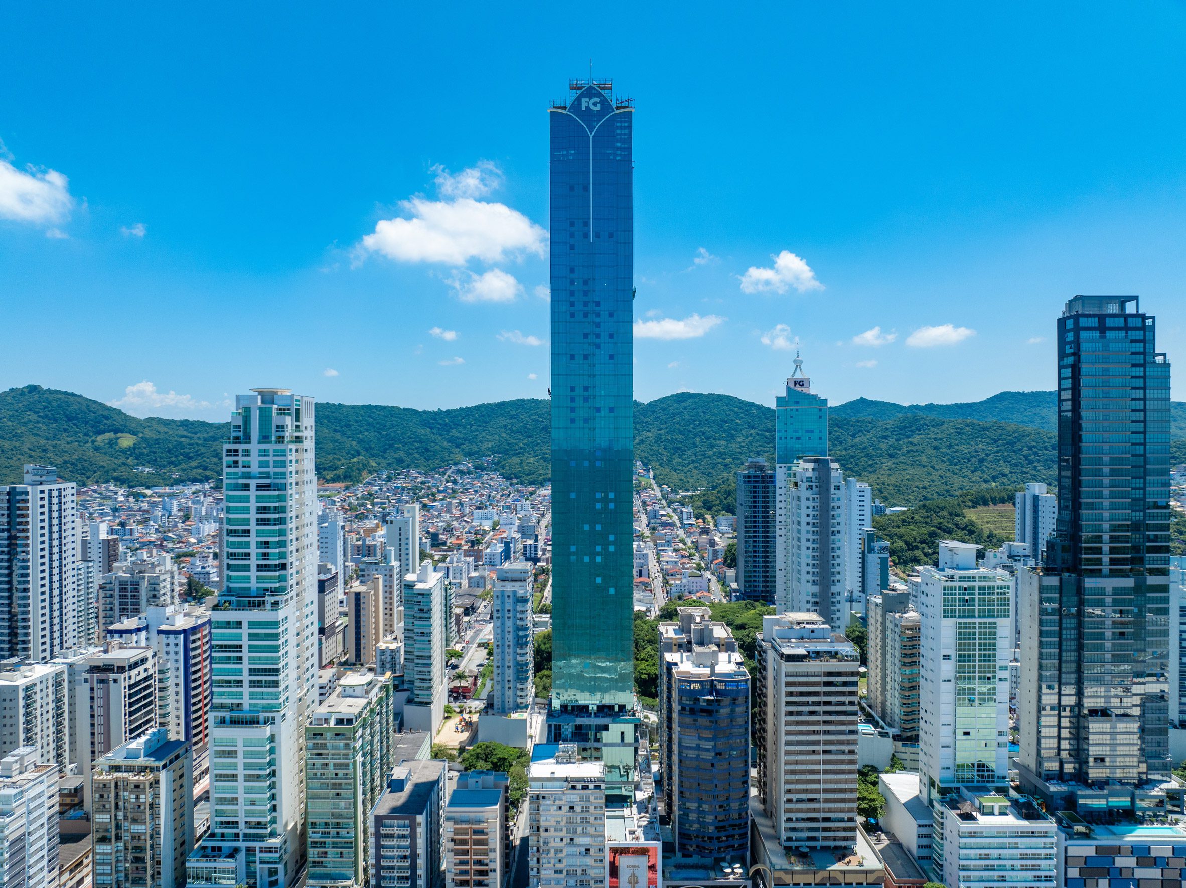 beamless skyscraper nears completion in balneario camboriu - 24936