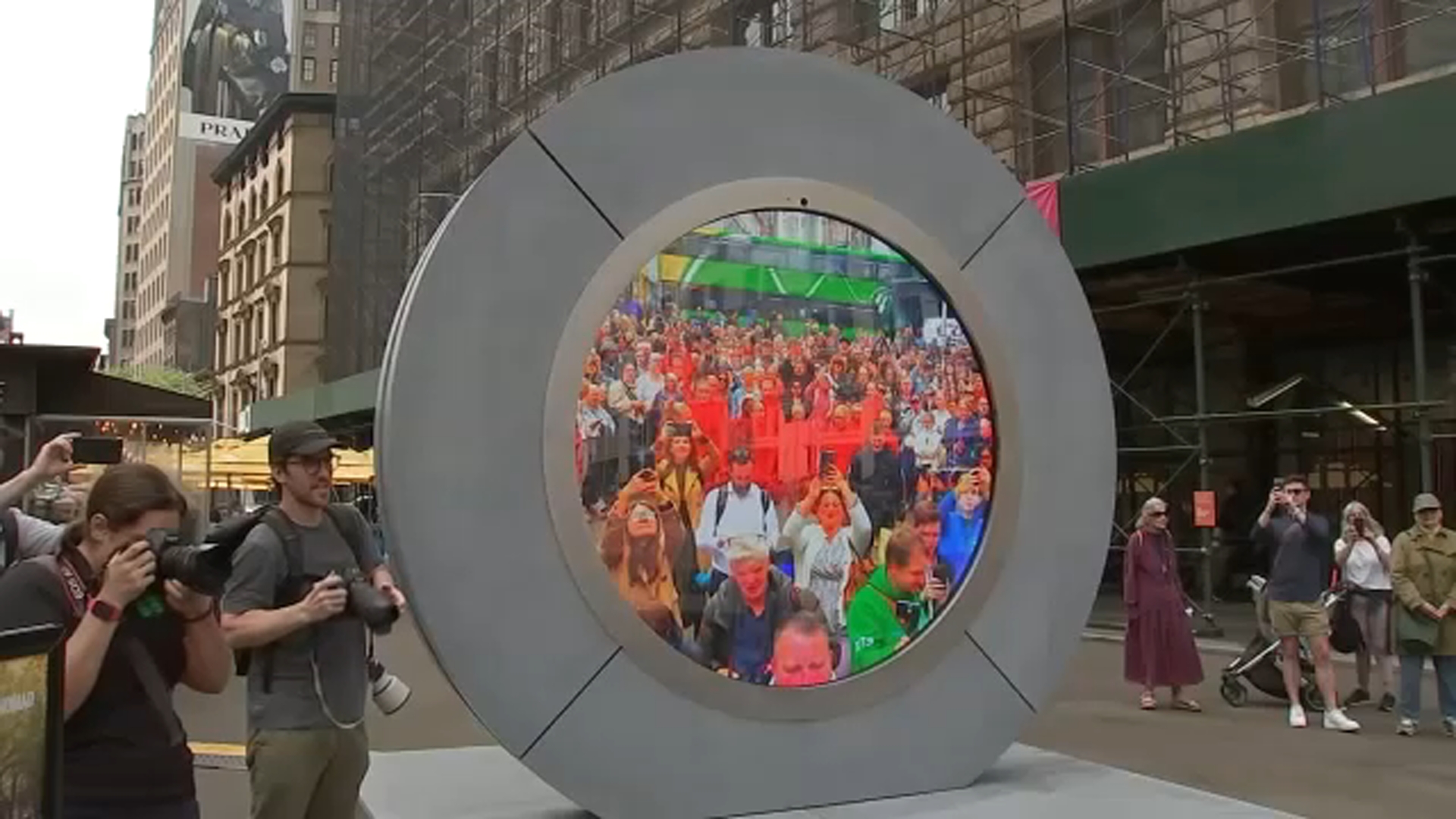 new art installation near flatiron building provides live window between new york city and bublin - 17084